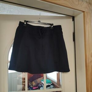 New Avenue Black Skort Size Women's 14/16